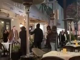 He's not just a restaurant manager - Best Street Fight