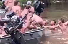 Crazy boat fight in a swamp - Best Street Fight