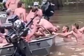 Crazy boat fight in a swamp - Best Street Fight
